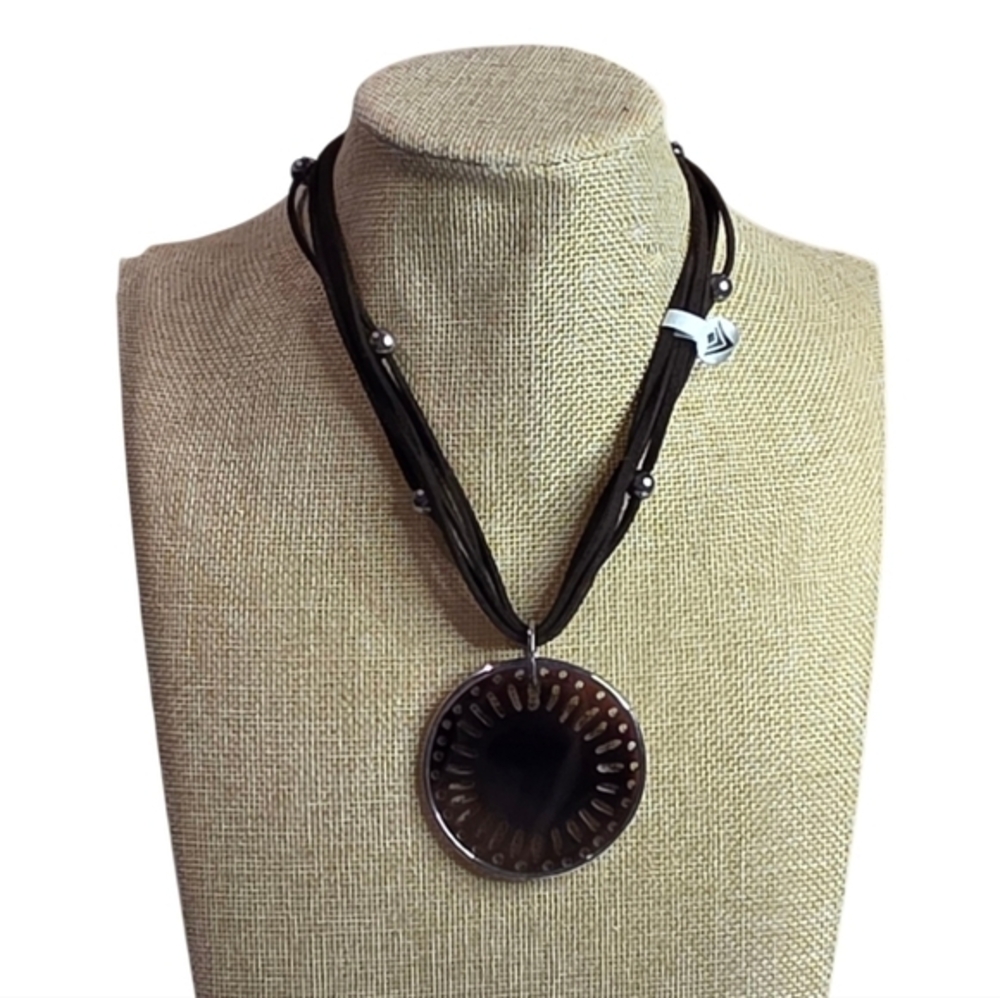 Silpada N1433 retired pen shell and sterling silver pendant necklace New - Picture 2 of 5